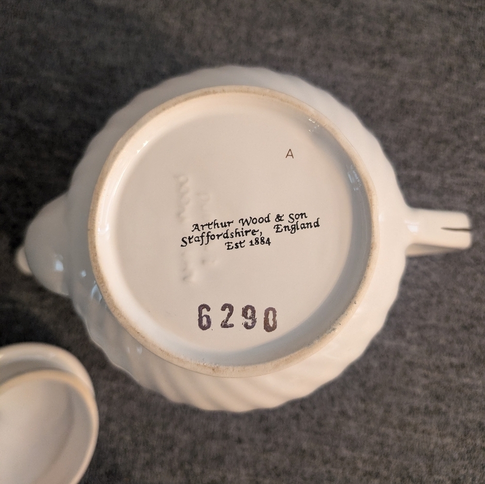 Arthur Wood & Son Staffordshire Swirled Teapot with Cottage Scene, 6290 - Picture 5 of 5